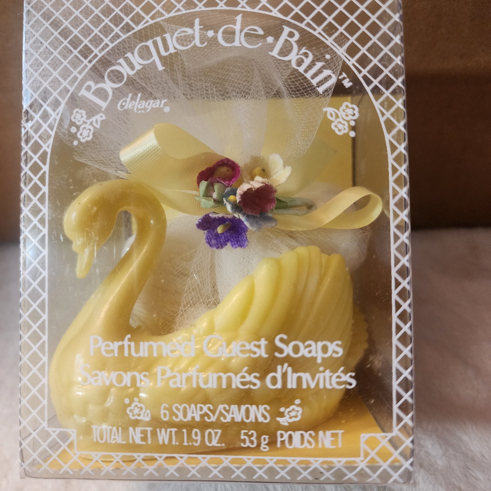 NOS Vtg Bouquet de Bain Perfumed Guest Soap Yellow Swan w/Roses