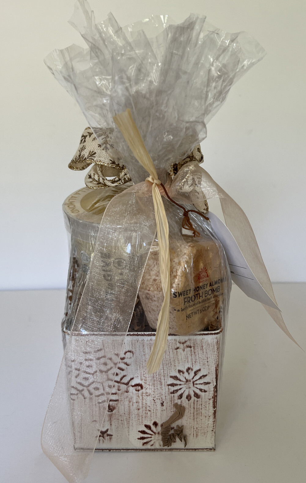 NEW Pacha Soap Co. Gift Set of Whipped Soap Scrub (Vanilla Almond) + Froth Bomb