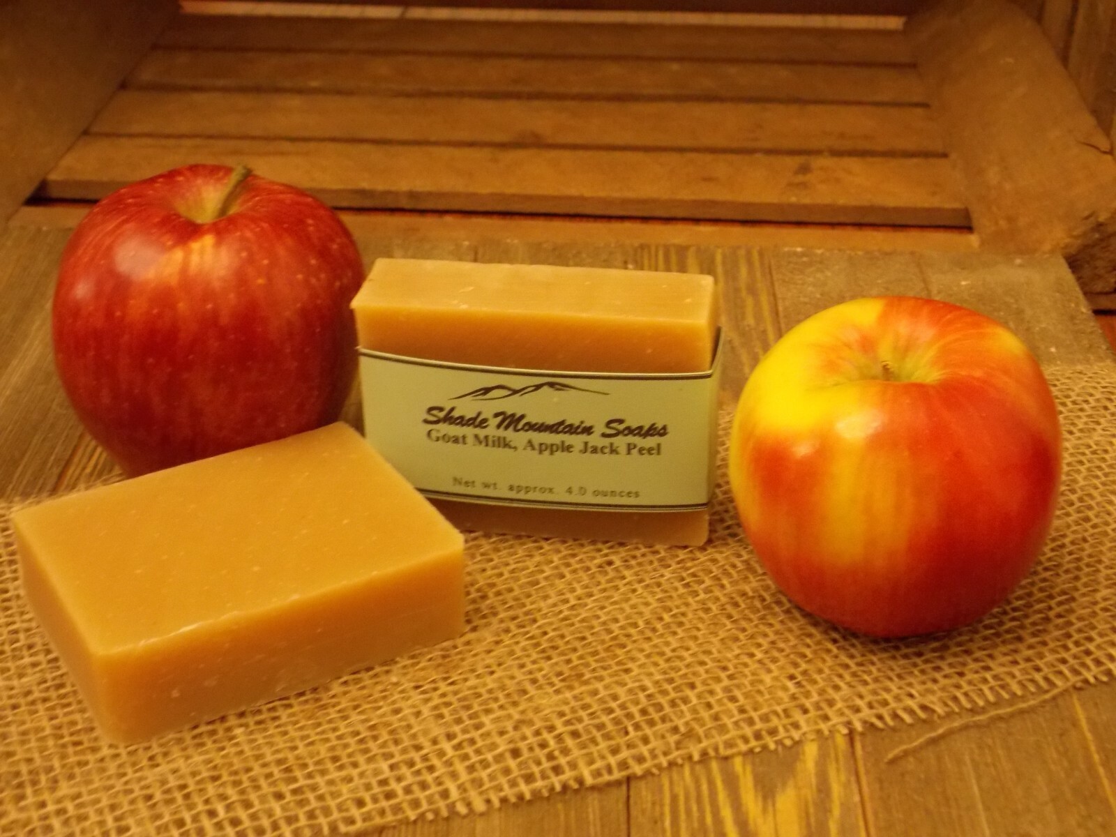 Goat Milk Soap Homemade / Handmade Moisturizing – 4 oz – Apple & Cinnamon
