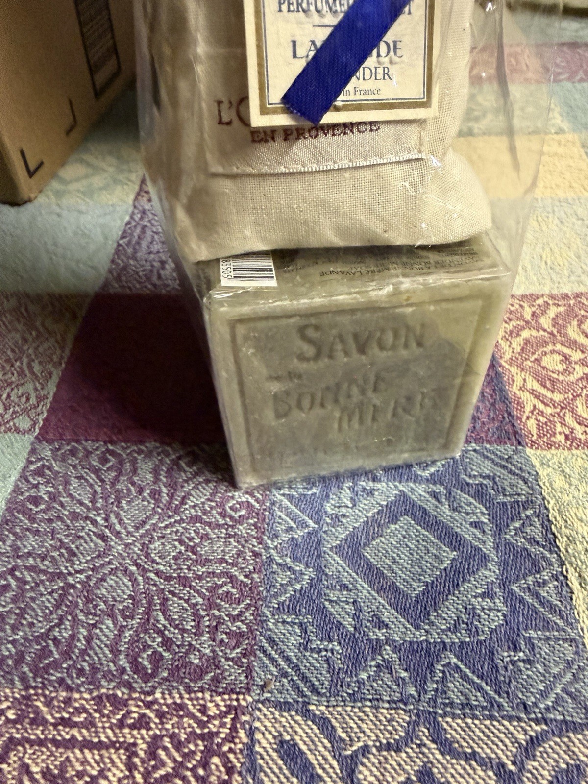 L’Occitane Bonne Mere Lavender Scented Soap & Sachet Set