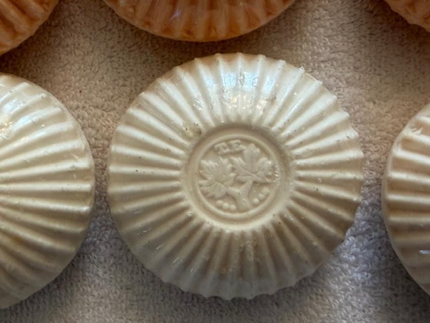 Lot of 8 Vintage (7 NEW) Oak Leaf and Acorn Round & Fluted Design SOAP TE Logo!