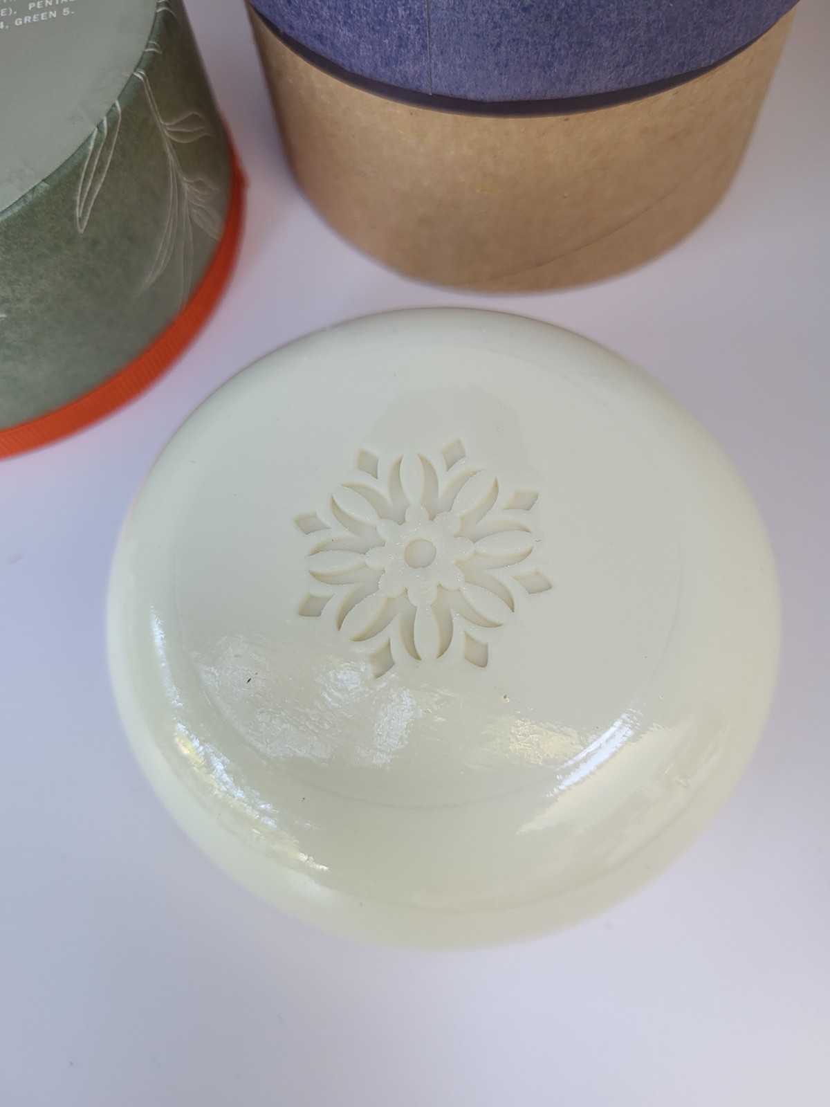 Fringe Studio Scented Soap ‘Botanica’ 5oz Bar In Glass-Topped Paper Box USA