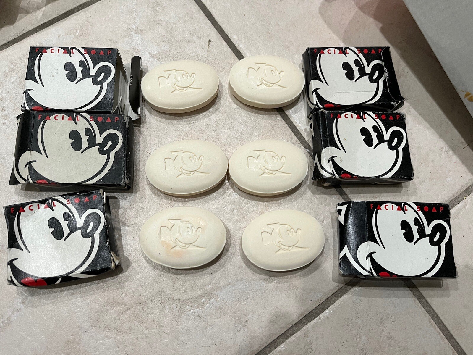 DISNEY MICKEY FACE ENGRAVED LOGO DISNEYLAND/DISNEY-WORLD 6 FACIAL SOAP-NEW