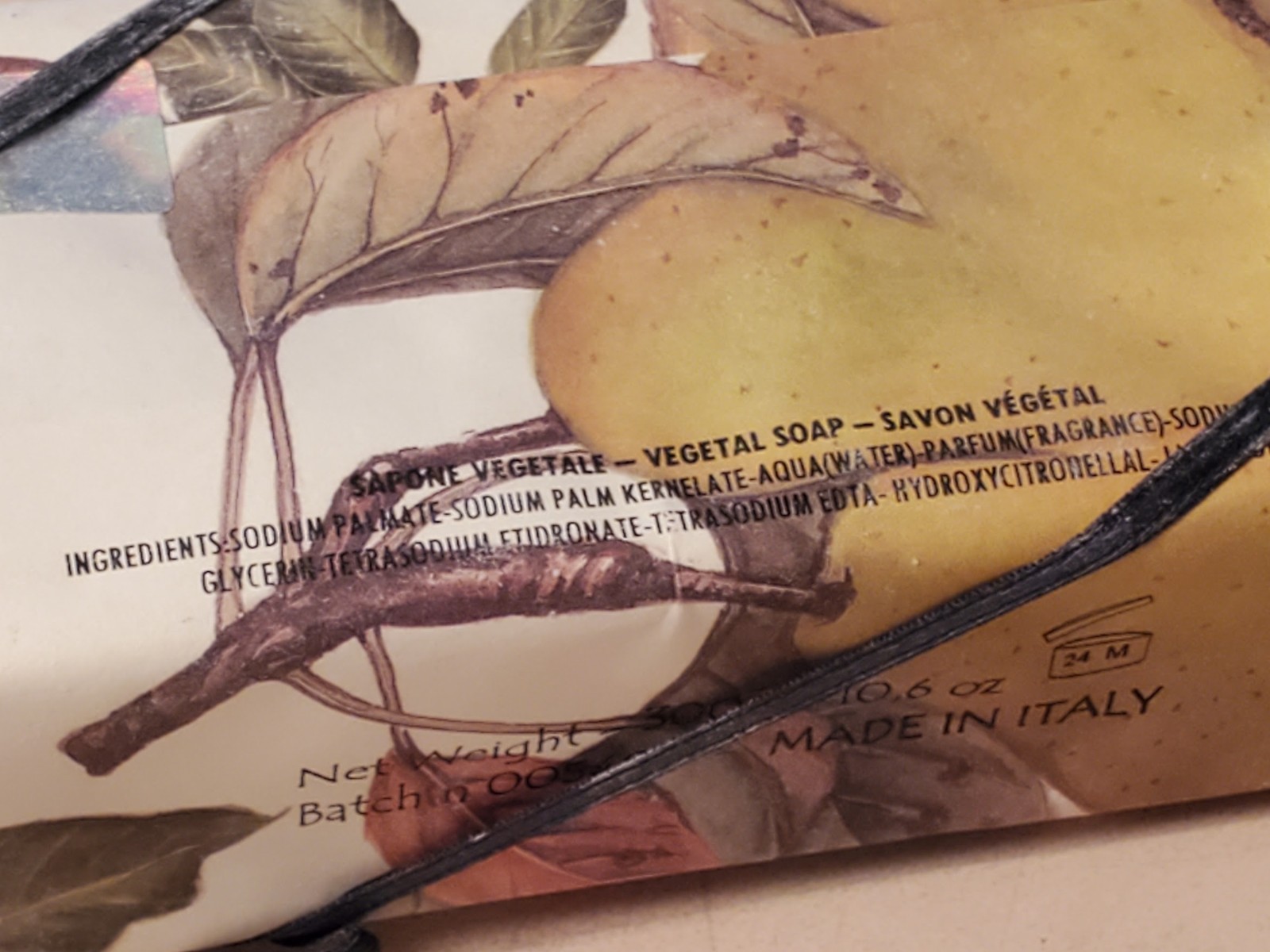 SAPONE VEGETALE Pear Soap. One bar 10.6oz Vegetal Soap handmade in Italy. Deluxe