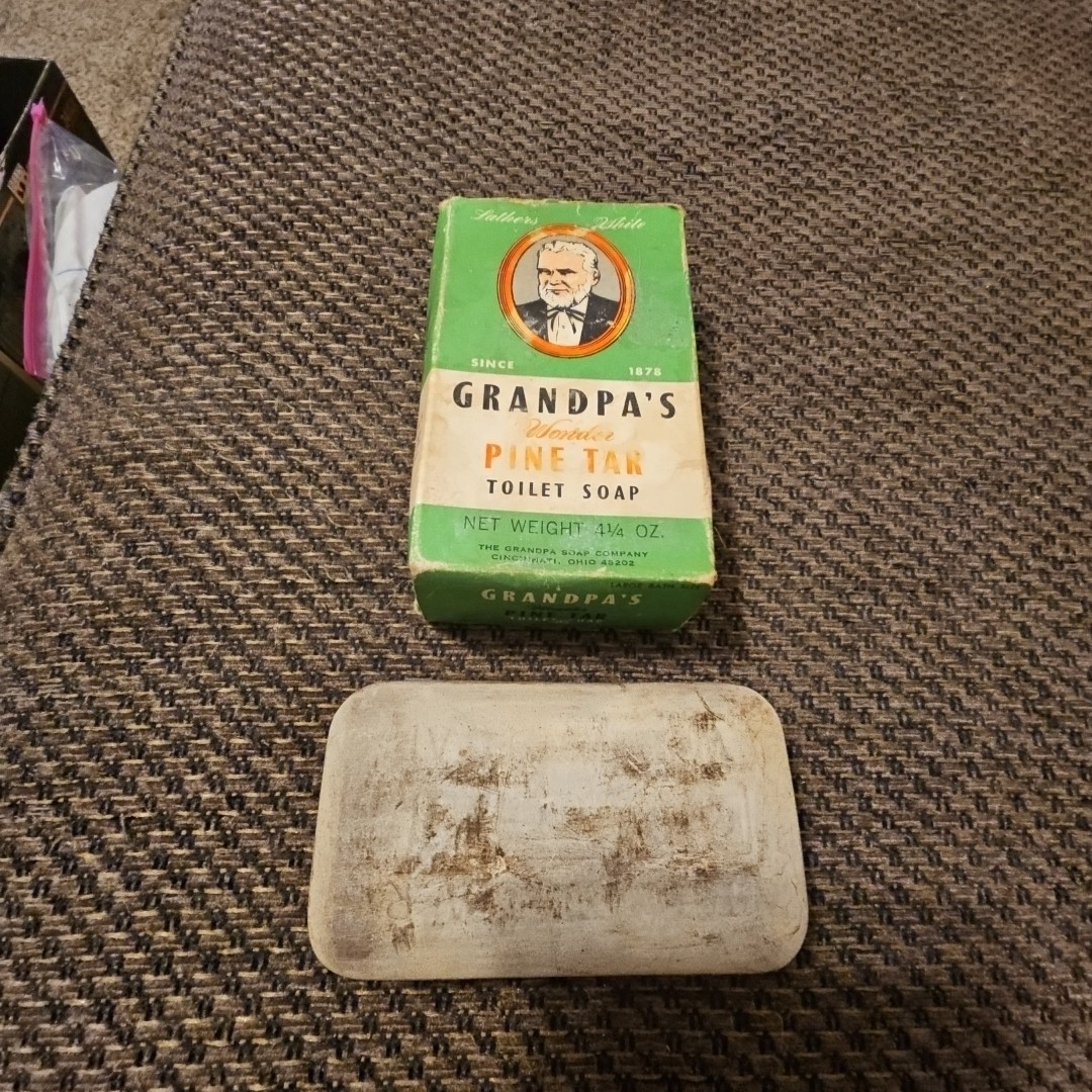 Vintage Grandpa’s Wonder Pine Tar Toilet Soap 4.25 Oz New In Box 1975