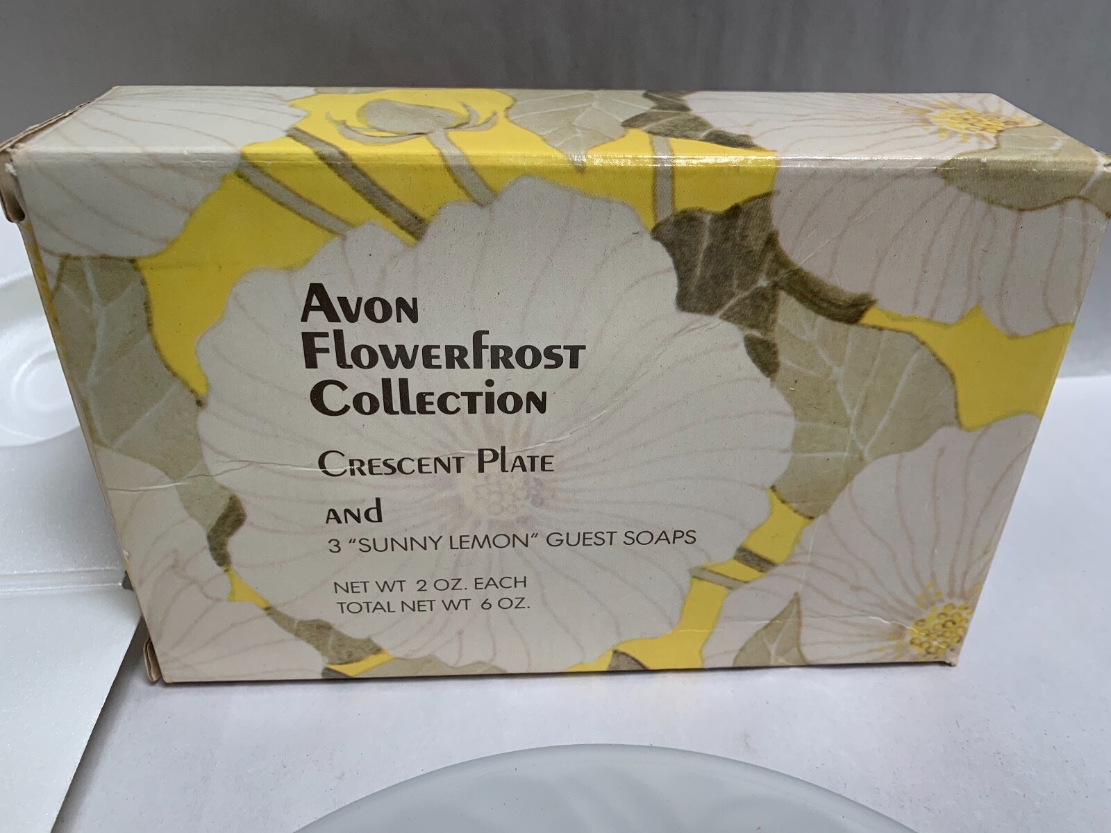 UNUSED Avon FlowerFrost Collection Crescent Glass Plate 3 Sunny Lemon Soaps (A2)