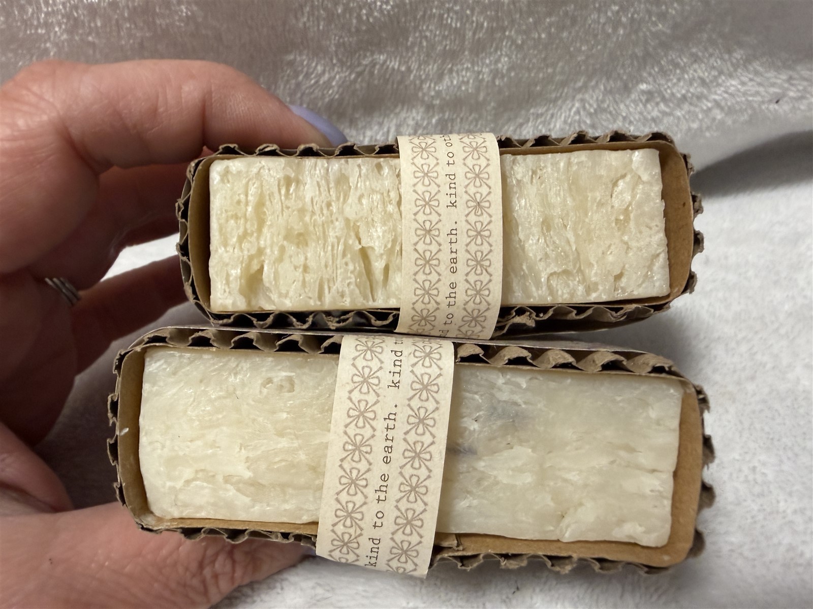 2x KIND NATURAL ARTISSAN SOAP BAR AROMATHERAPY NIGHT BLOOM & LAVENDER FIELDS