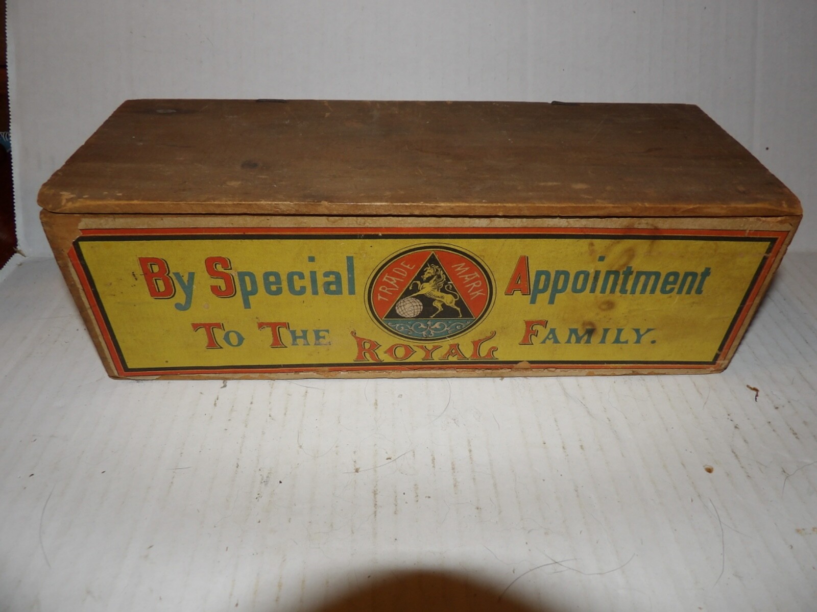 RARE Antique Royal London Toilet Soap Co. Box Great Graphics