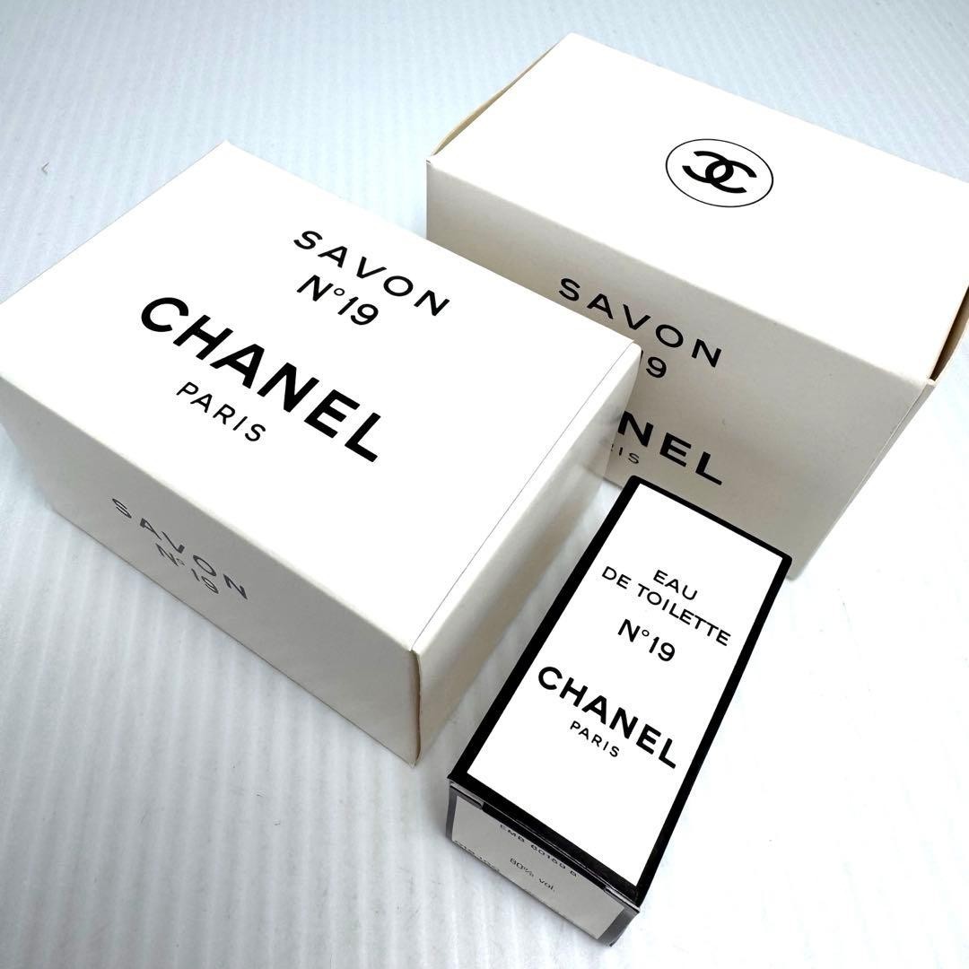 Unused CHANEL No. 19 Savon Soap100g & Perfume Set (Soap) 4.5ml from Japan