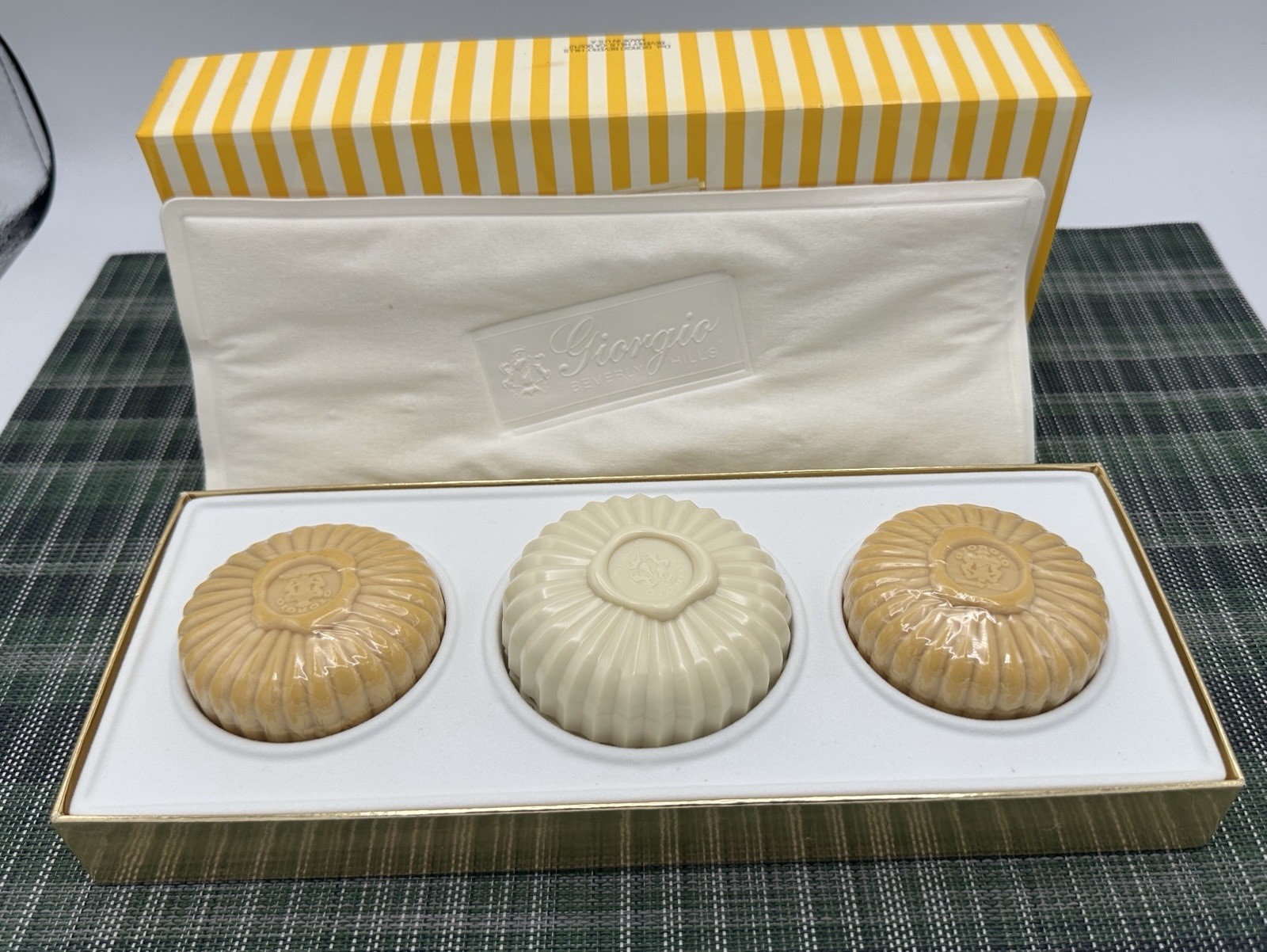 Giorgio Beverly Hills Extraordinary Perfumed Soap 3 Soap Set 10.5 oz