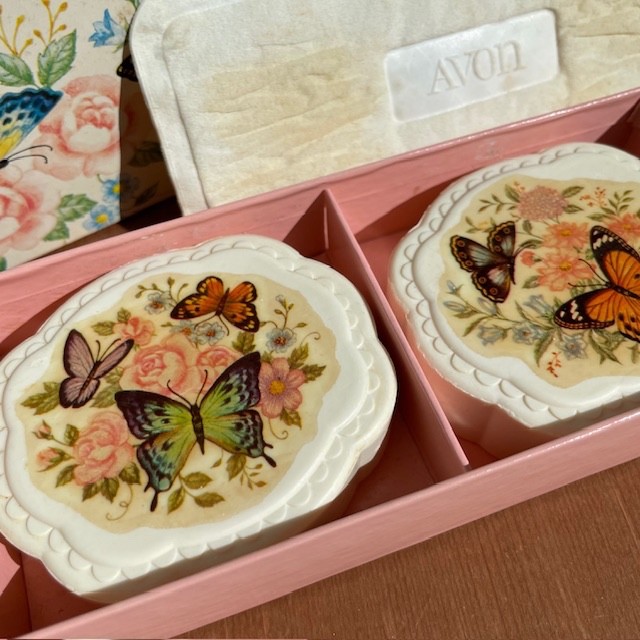 Vintage Set of 2 Avon Summer Butterflies & Blossoms Soaps 3oz each Hostess Box
