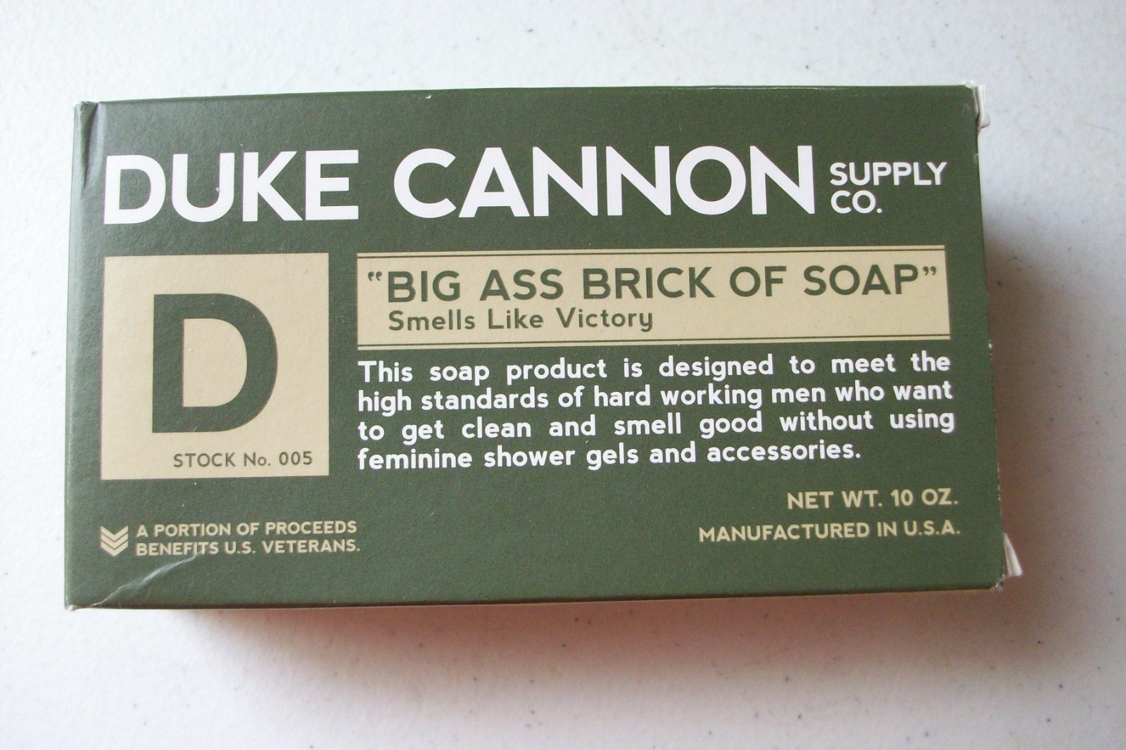 “Men’s “Duke Cannon 10 Oz Smells Like Victory Big Ass Brick Of Soap” Rare Box
