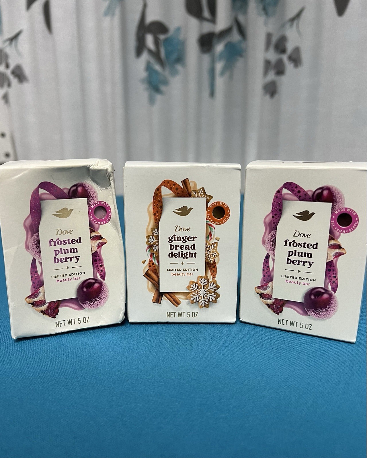 Dove Limited Edition Holiday Treats Beauty Bar Frosted Plum Berry & Gingerbread