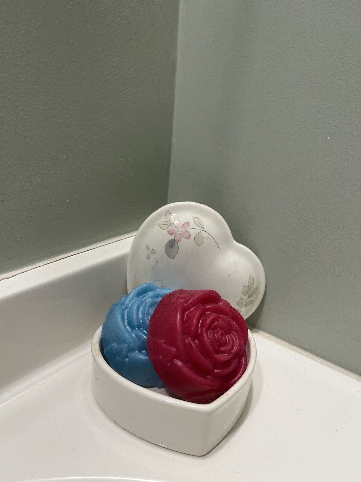 Handmade Rose Shaped Floral Body Bar Soap Set Red Blue for Body and Hands