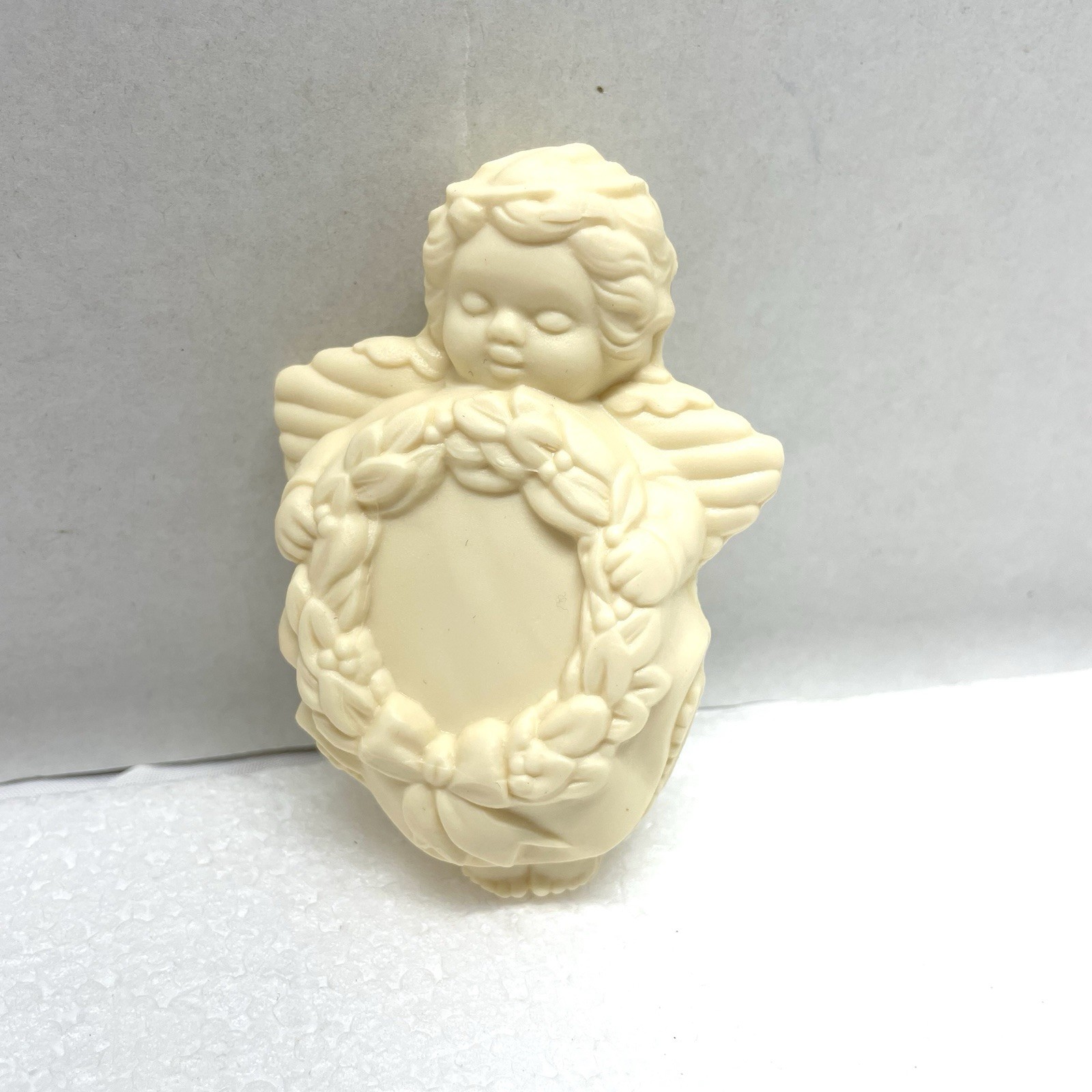 Angel Shaped Soap 2 oz Cherubs Ivory Perfumed Vintage Avon Vanilla Soft Musk