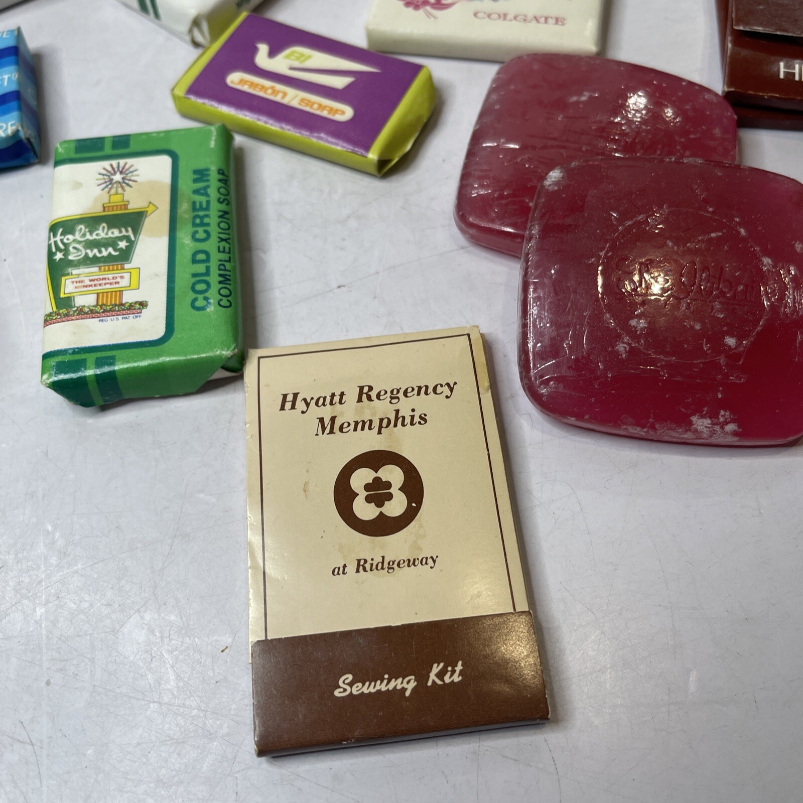 Lot of 28 Miscellaneous HOTEL SOAP BARS Travel Various Types – Brands – + Extras