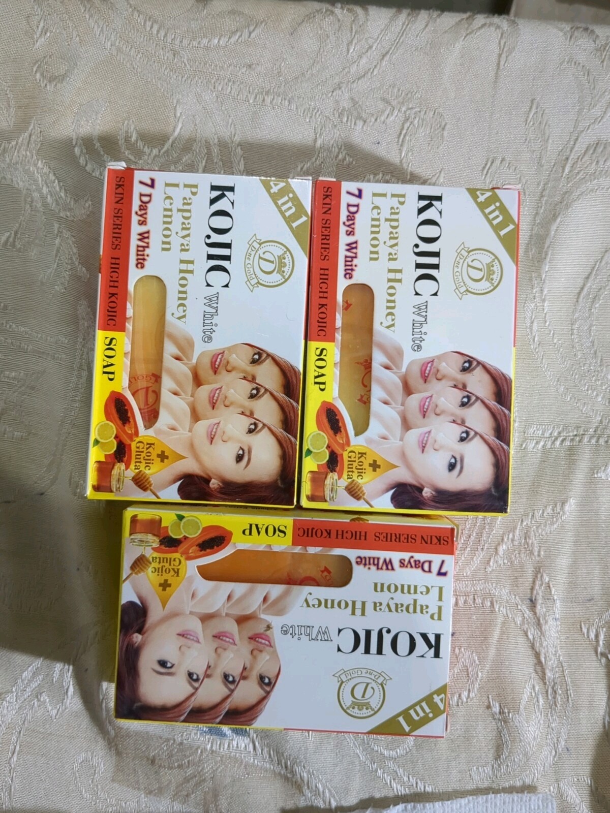 Kojic white Gluta PAPAYA HONEy 7days Soap. Clear spot 160g 3pieces