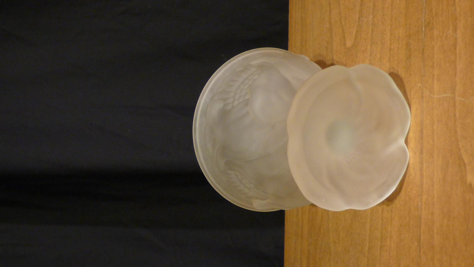 1979 Avon Flowerfrost Collection Sherbert Glass holder – Flowerfrost Strawberry