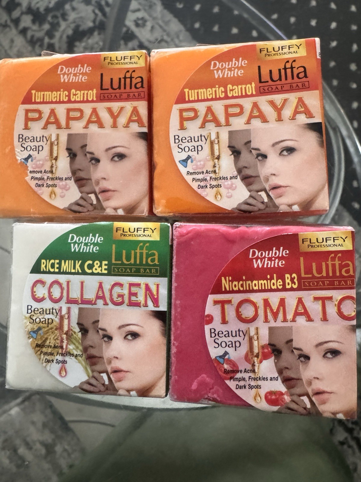 This soap contains Rice milk extract collagen and vitamin C & E papain 65g