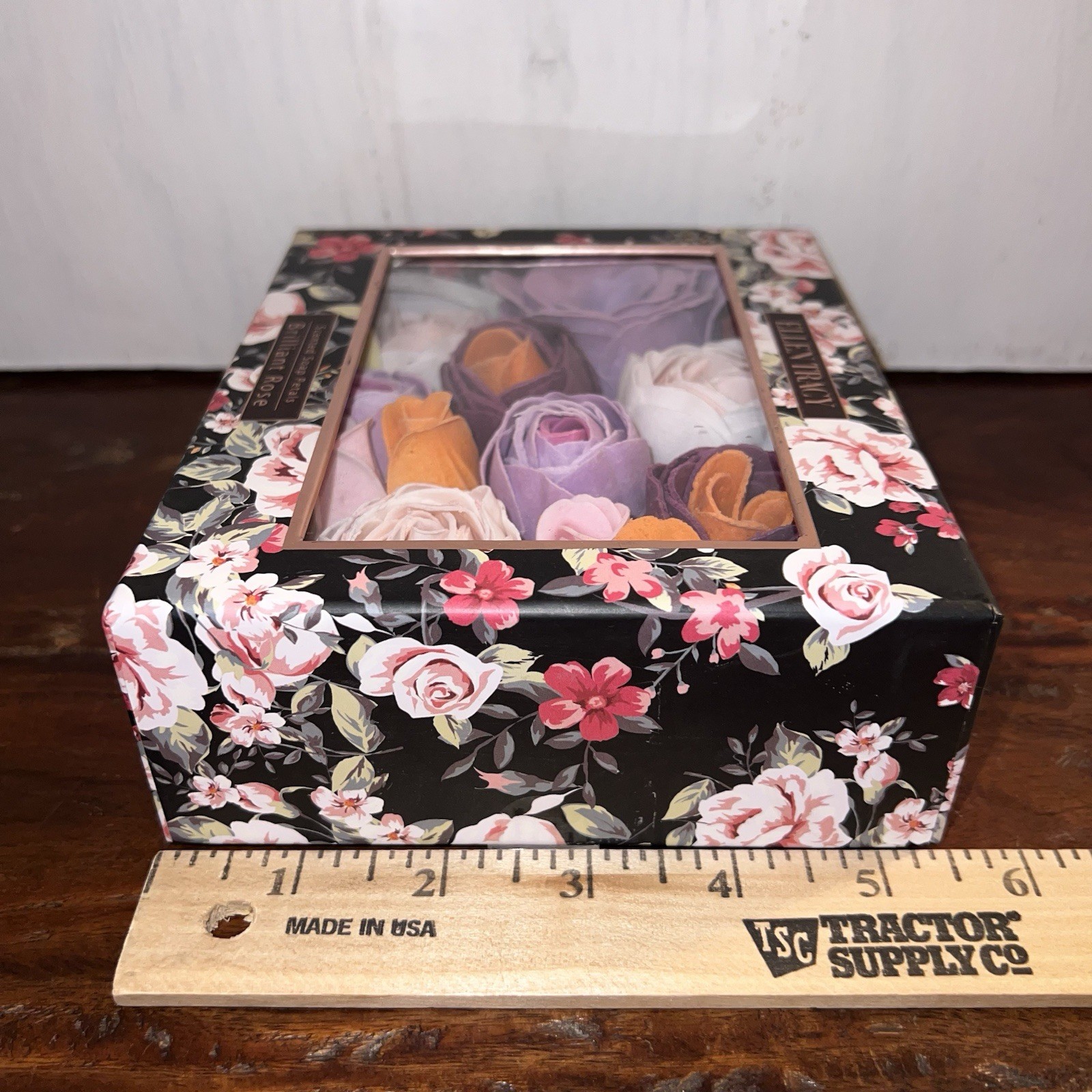 Scented Soap Petals Brilliant Rose Ellen Tracy New Open Box 15 Pcs Fragrant