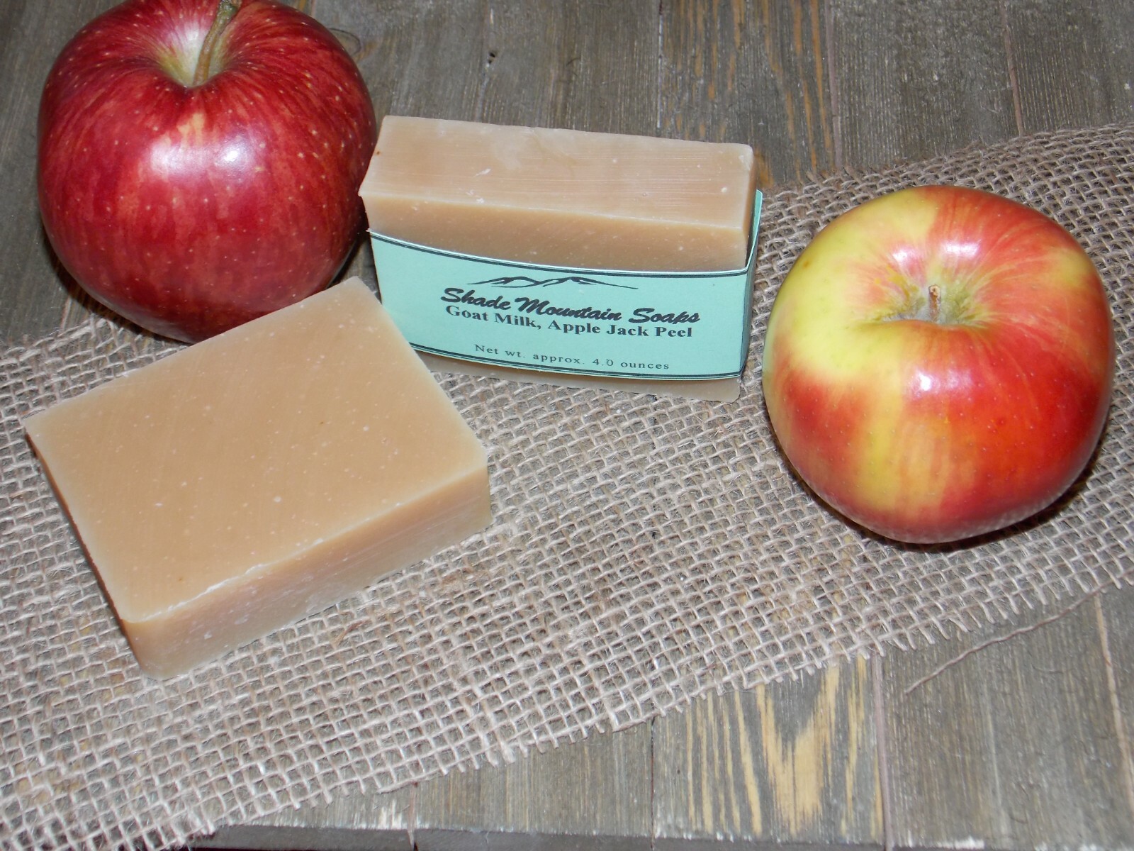 Goat Milk Soap Homemade / Handmade Moisturizing – 4 oz – Apple & Cinnamon