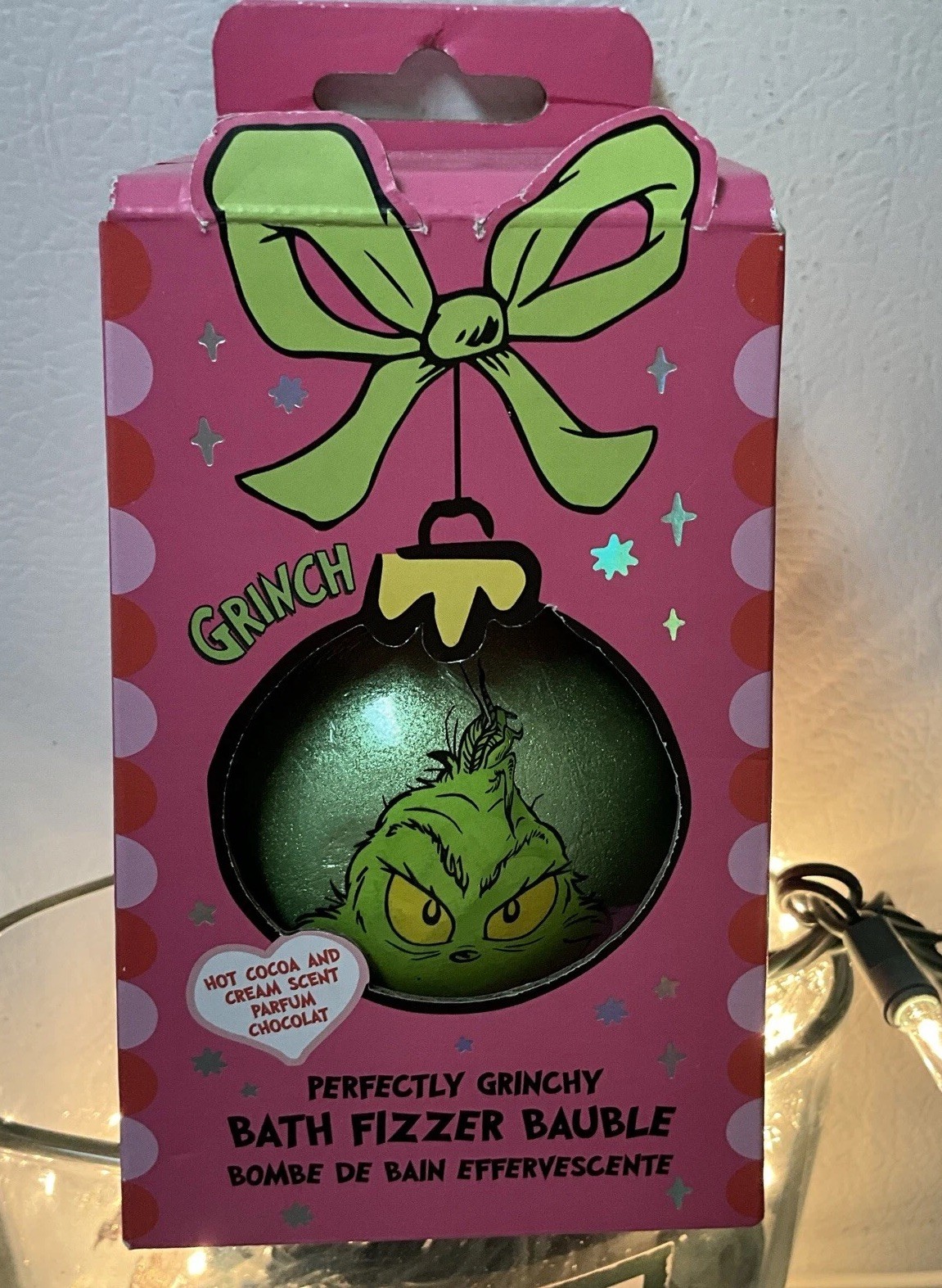 The Grinch Bath Fizzer Bauble Bomb – Hot Cocoa & Cream Scent in Gift Box – 7 Oz.