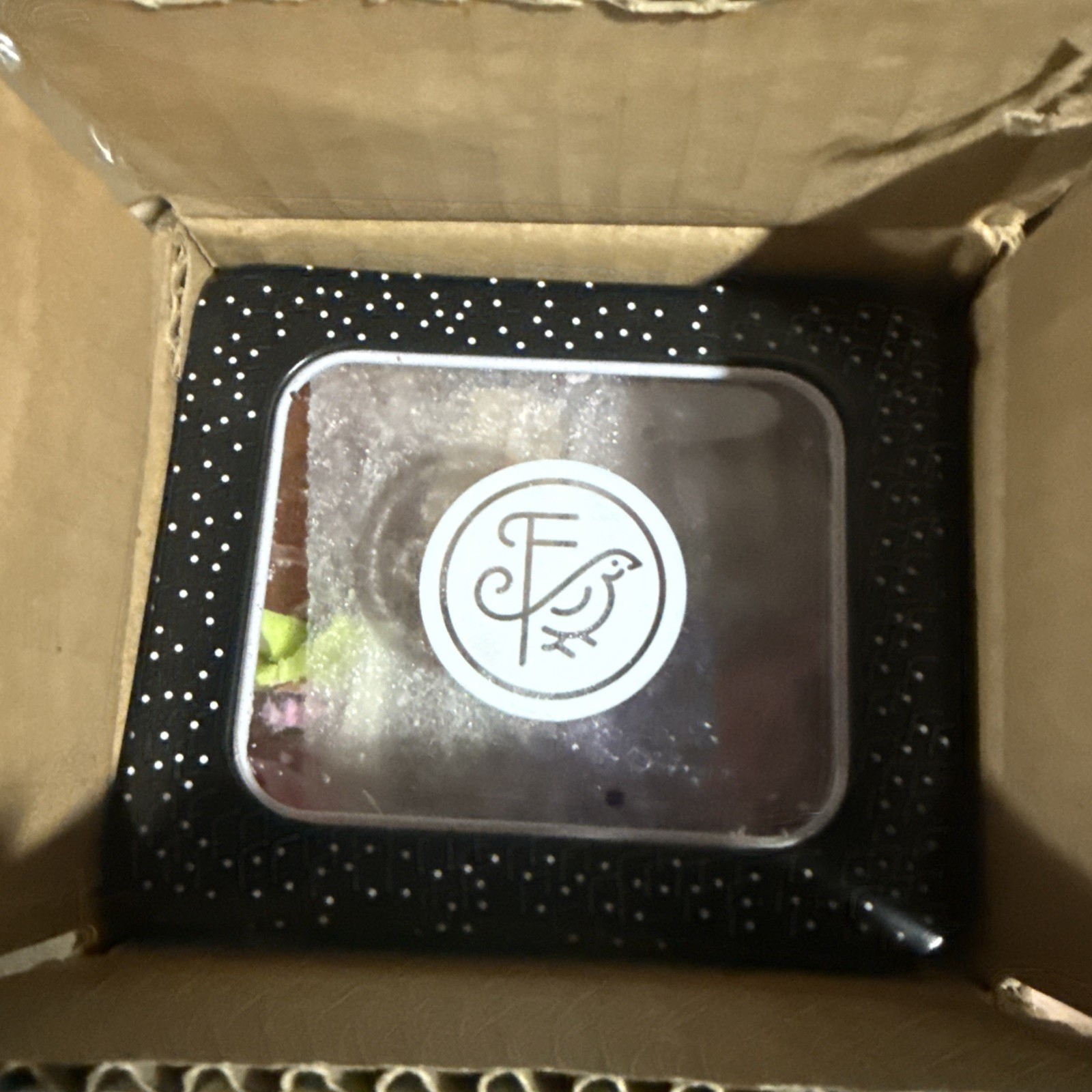 New Finchberry Artisan Soap Sampler Tin Box 8 bars Vegan Smells Wonderful