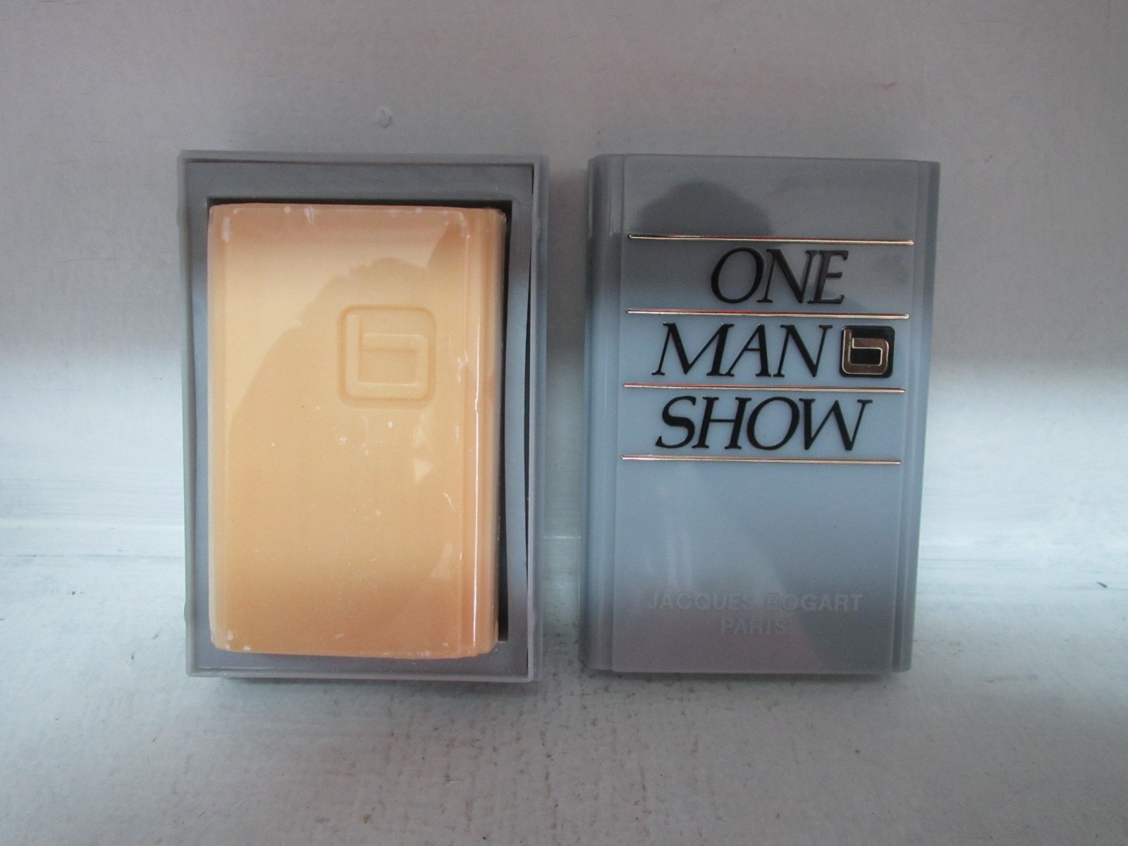 ONE MAN SHOW SOAP WITH DISH BY JACQUES BOGART 3 1/2 OZ/100 G FOR MEN