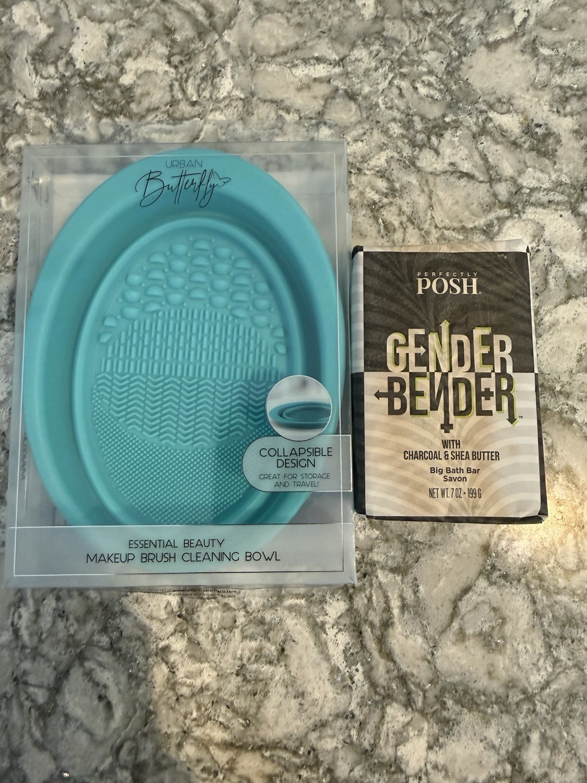 Perfectly Posh- Gender Bender Big Bath Bar – Makeup Brush Cleaning Kit – Teal