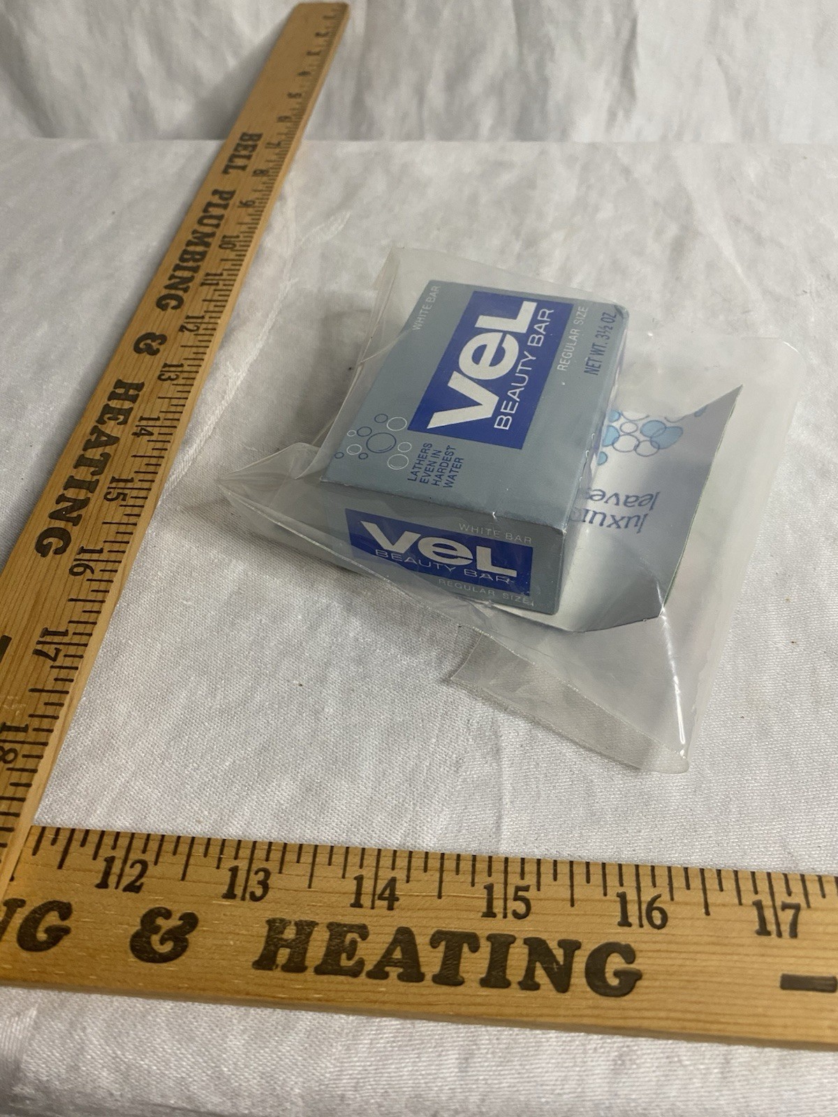 Vintage VEL Mild Beauty Bar Soap NOS 3.5 Oz New 1980’s Good Lathering Soap