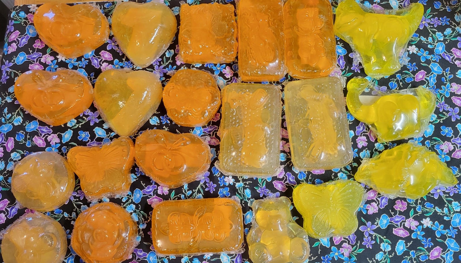 21 pc. Melt & Pour Honey Glycerin All Natural Soaps. Total 4.3 lbs Value $56.00