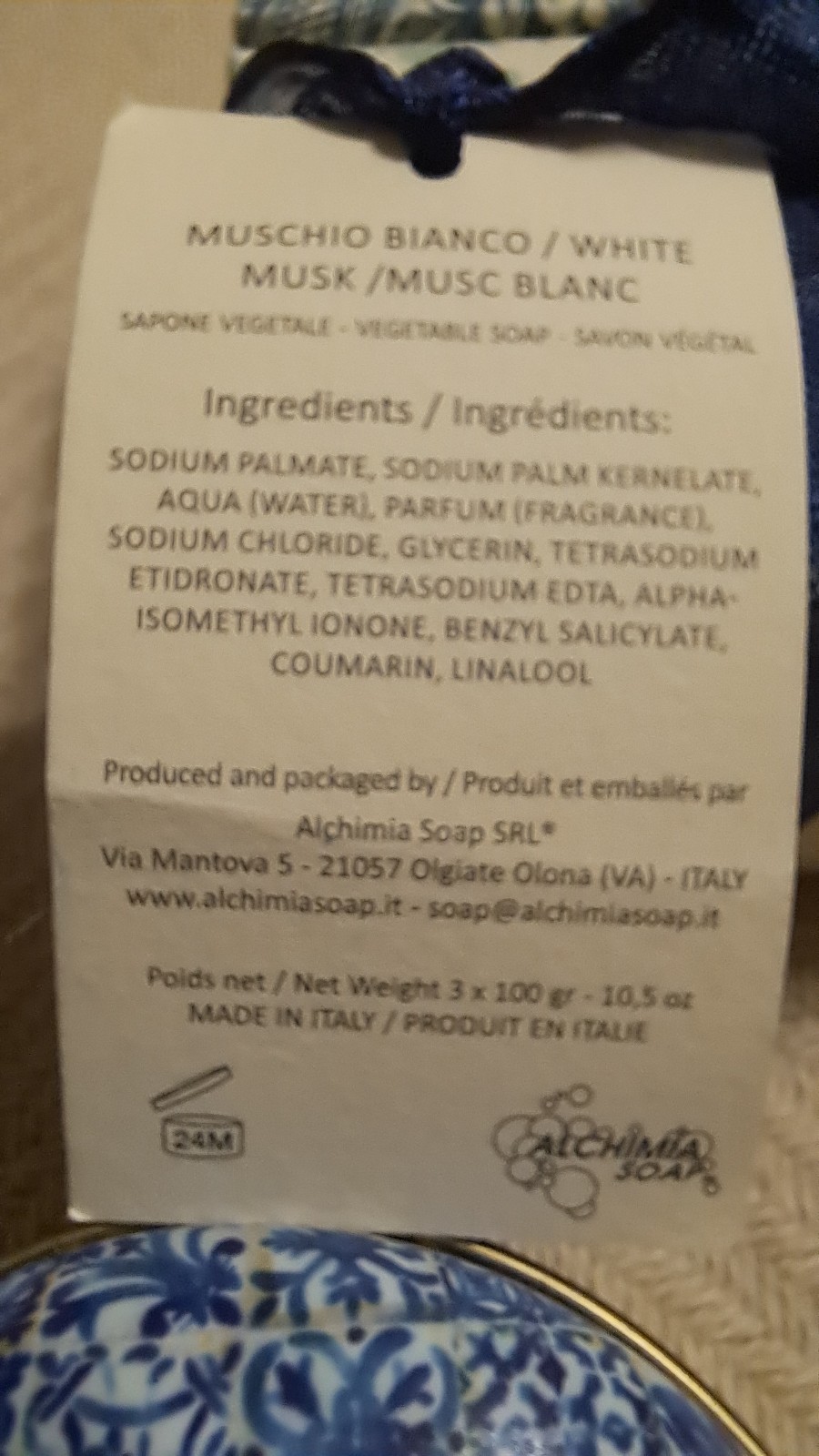 Alchimia Soap 3 Bar With Round Lavender Scent Soap In Tin. Round soap dropped.