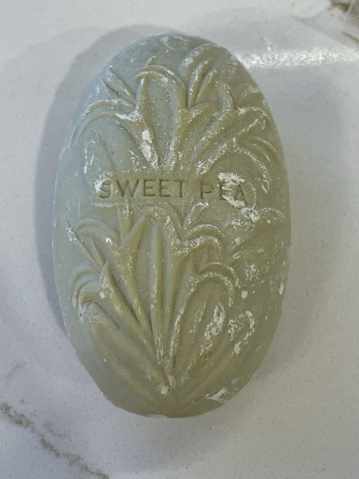 Vintage Fleurs Deluxe Cold Cream Bar Soap Sweet Pea 2.75 oz Flaroma Etched
