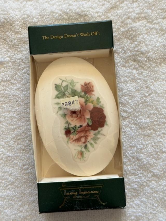 NEW in Box Lasting Impressions Rose Fragrance w/Pink&Red Roses Picture Bar Soap