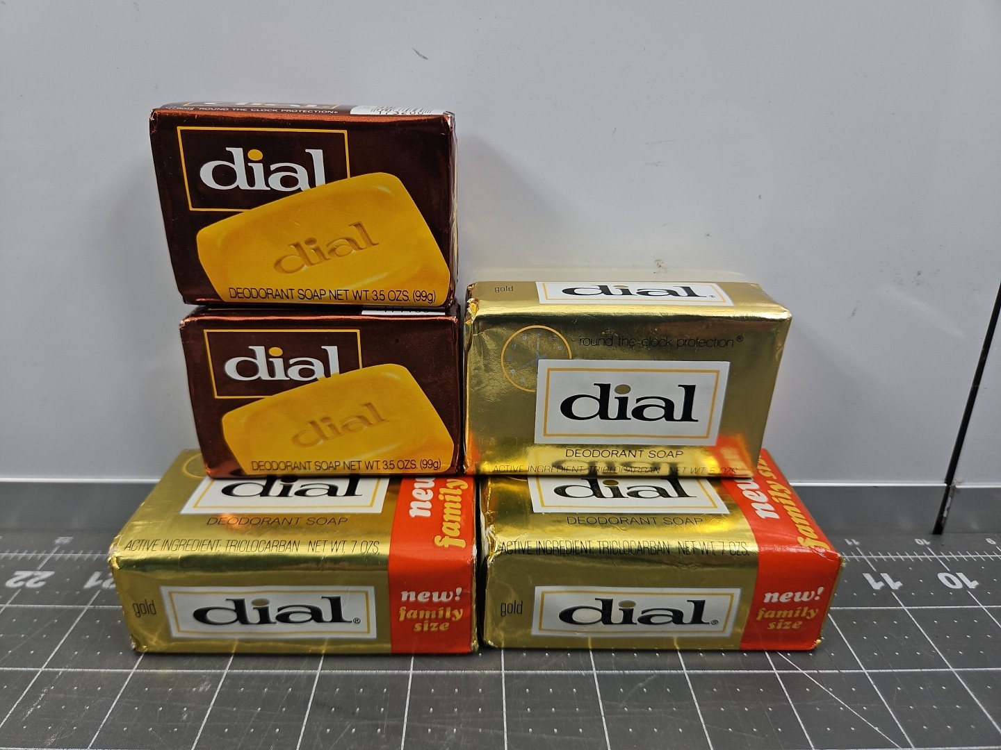 5 Vtg Dial Gold Deodorant Soap Gold 1 5 oz Bar 2 3.5oz Bar 2 7oz Bars