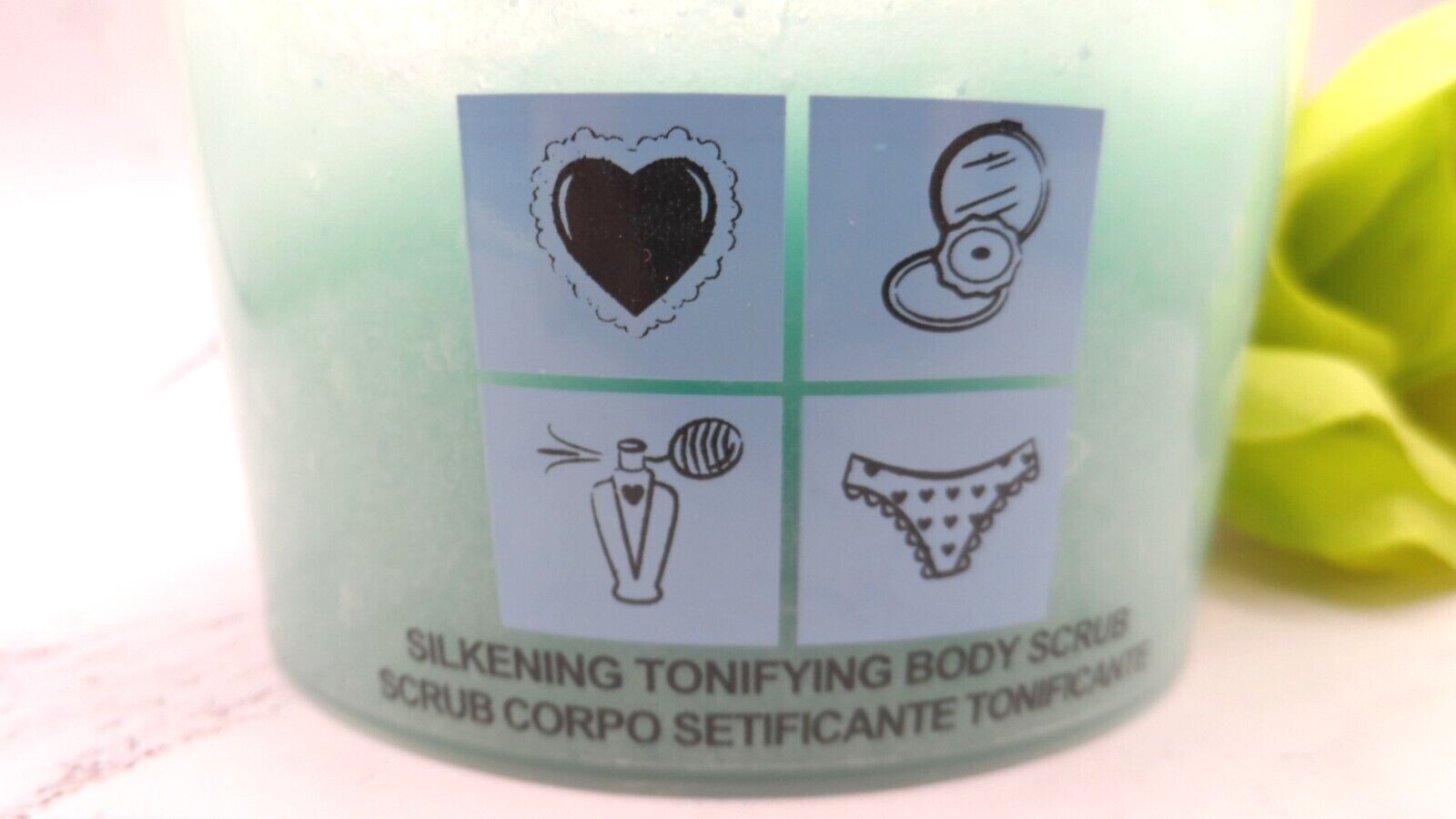 Davines Silkening Refreshing Body Scrub Coffee & Tea Extrac (200 ml) Qty: 1 or 6