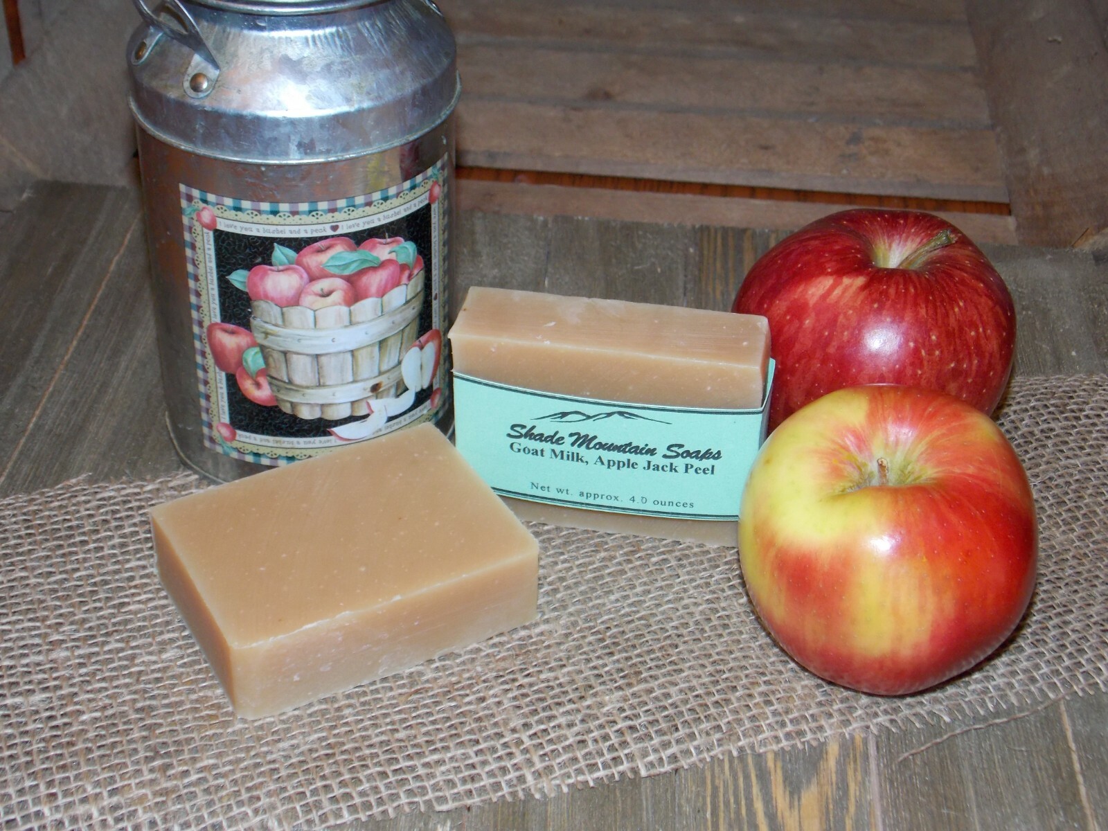 Goat Milk Soap Homemade / Handmade Moisturizing – 4 oz – Apple & Cinnamon