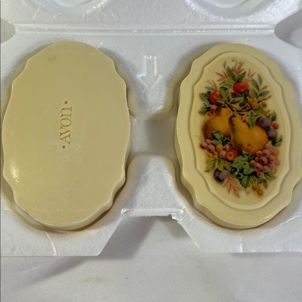 Vintage Avon 1976 Natures Bountiful Fruit Design Decorative Soap Set Chic Granny