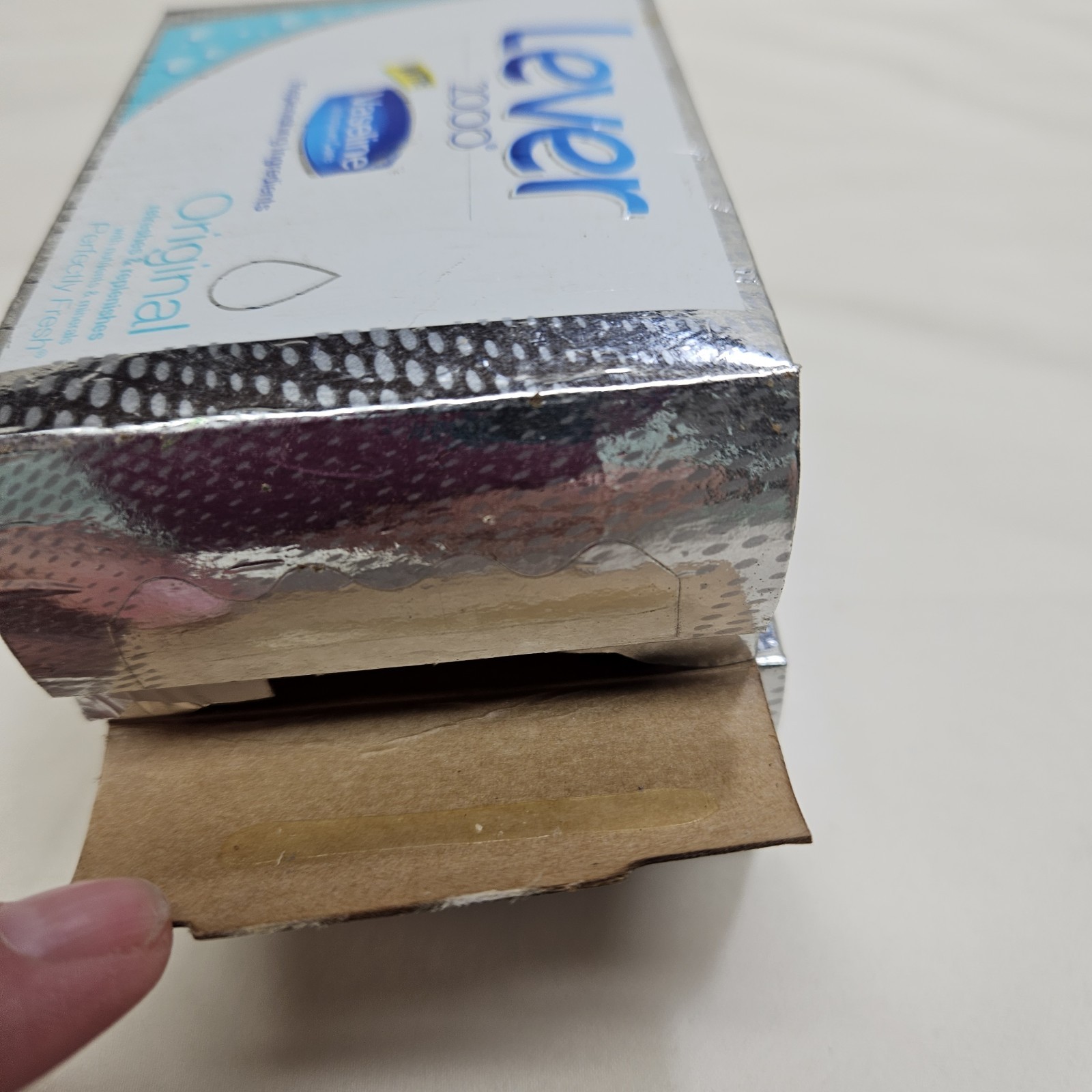 Lever 2000 with Vaseline Petroleum Jelly Origial Scent. Unused 2 Bars