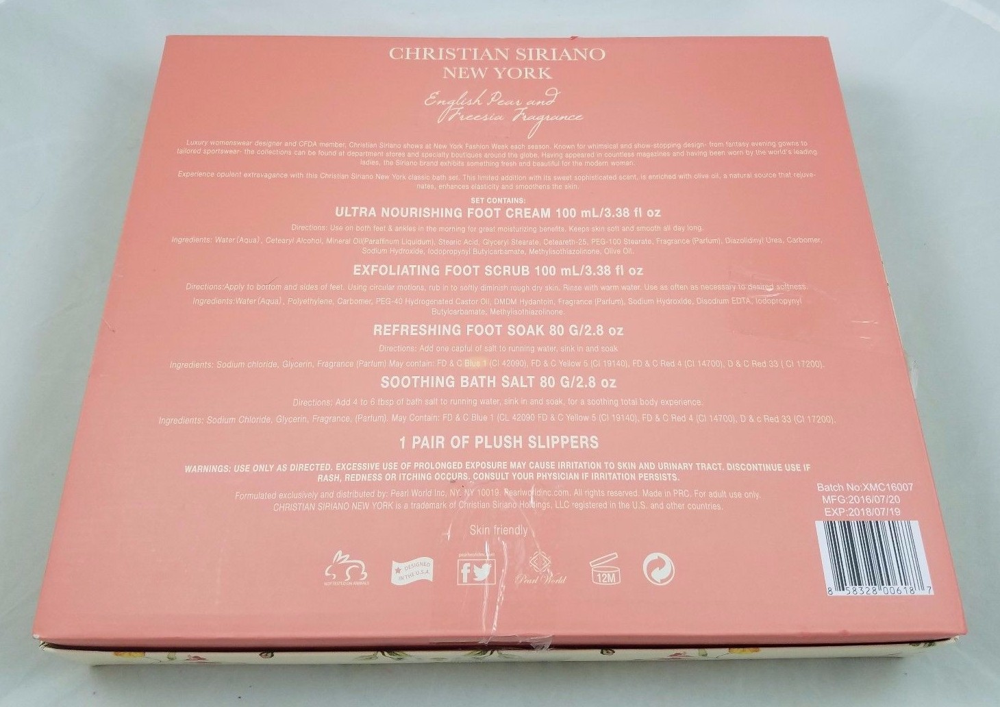 Christian Siriano New York English Pear & Freesia Bath Scrubs Gift Set Slippers