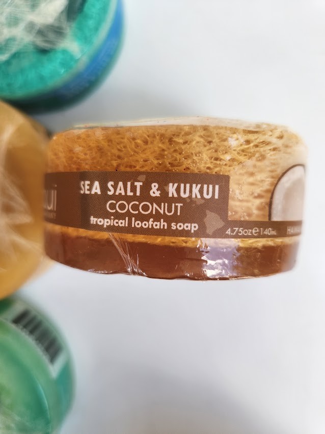 Maui soap company Lot of 5 soaps Coconut Mango Hawaiian Waters Island Sands