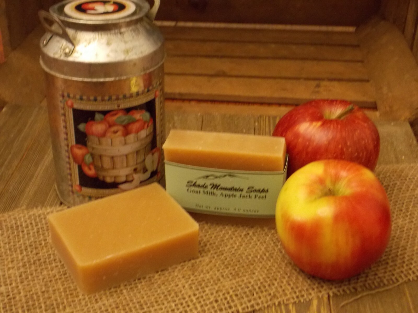 Goat Milk Soap Homemade / Handmade Moisturizing – 4 oz – Apple & Cinnamon