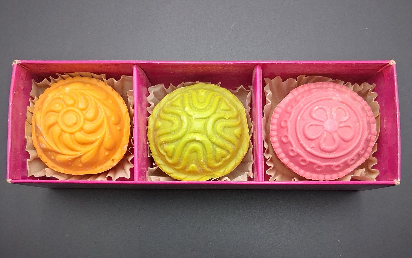 Avon Cupcake Soap Set Vintage 3 Bar Soap Gift Box Floral Bird 6 oz