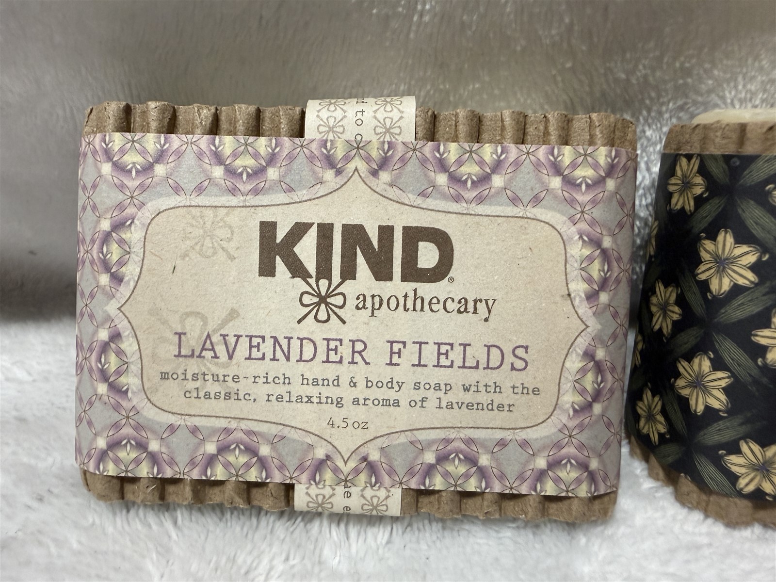 2x KIND NATURAL ARTISSAN SOAP BAR AROMATHERAPY NIGHT BLOOM & LAVENDER FIELDS