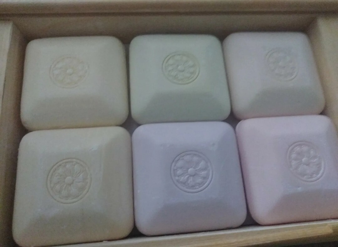 Savon Bouquet wood gift box of 12 herbal & floral guest soaps NEW SEALED
