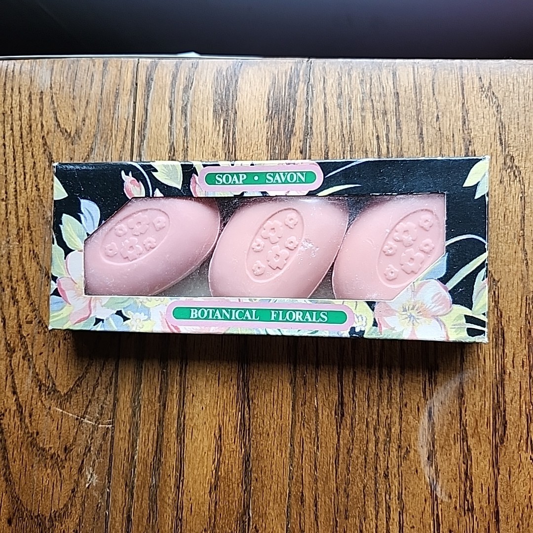 Lidco Savon Soaps Box of 3 Pink Oval Bars Botanical Floral Vintage In Packaging