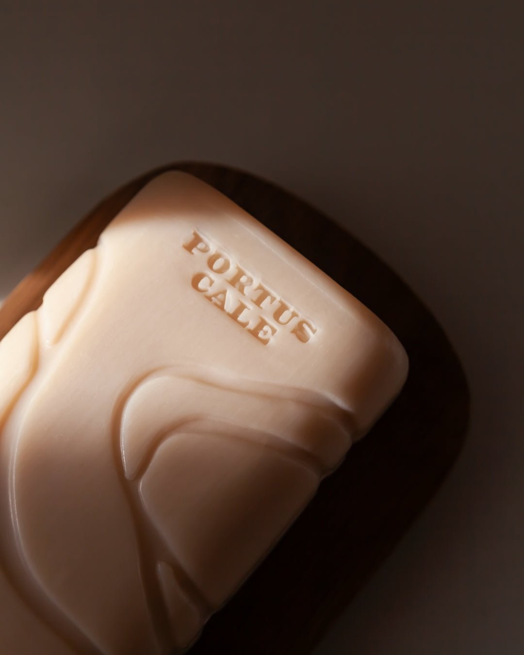 Portus Cale Hajjar Blanc, 180g Soap Woody and Oriental Fragrance Luxury…