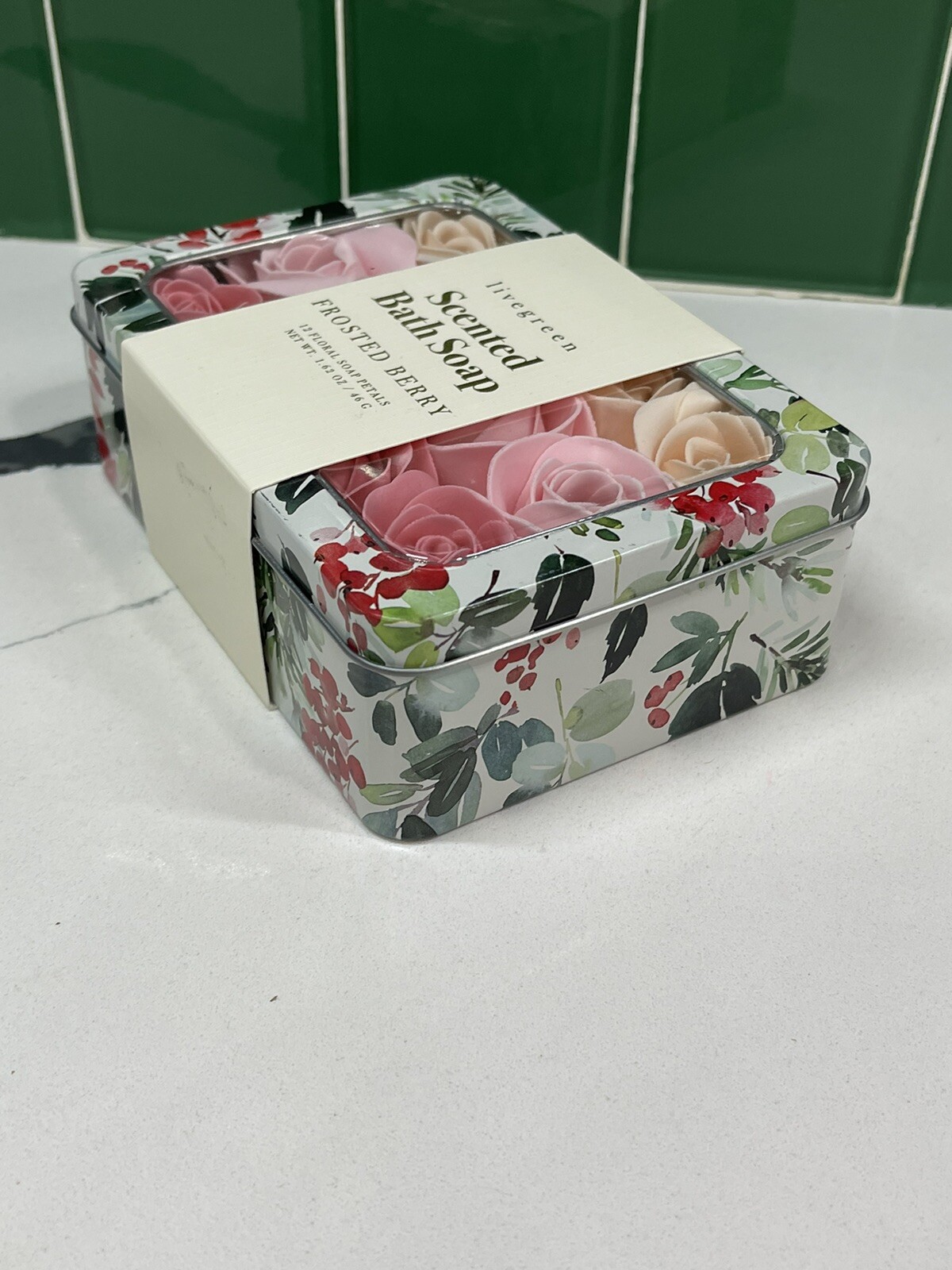 Livegreen Frosted Berry Scented Bath Soap 12 floral soap Petals NIB