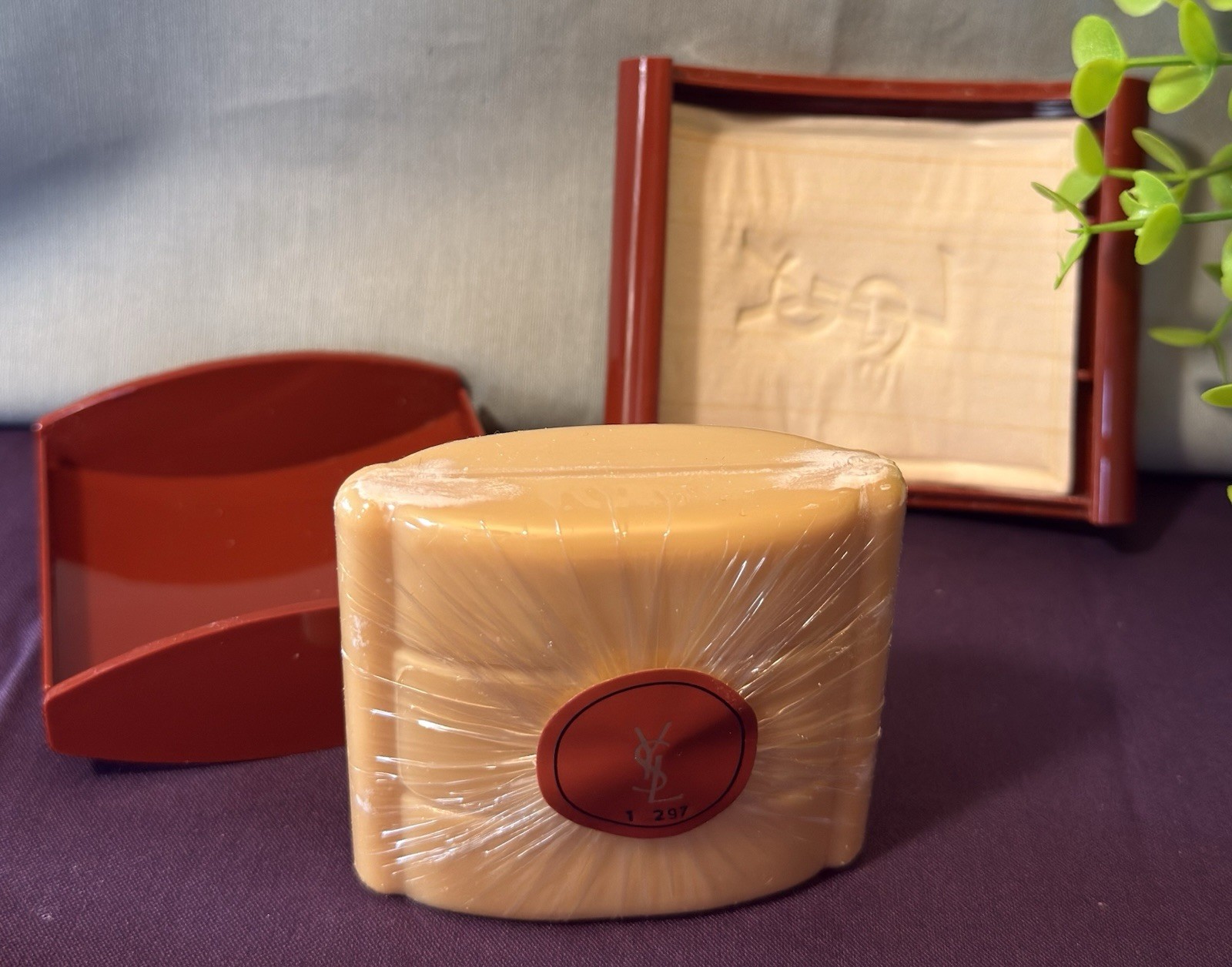 VINTAGE YVES SAINT LAURENT OPIUM Perfumed Soap Bar 3.5 oz/100g PLASTIC SOAP CASE