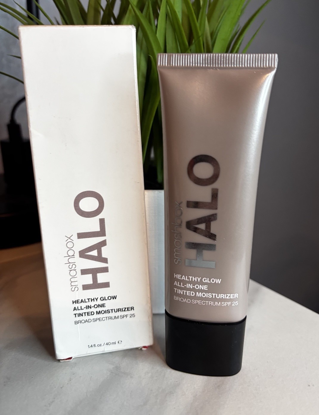 SmashBox Halo Healthy Glow All-In-One Tinted Moisturizer- Light 1.4 oz New